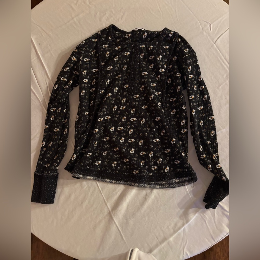 Black and White Floral Long Sleeve 🪷